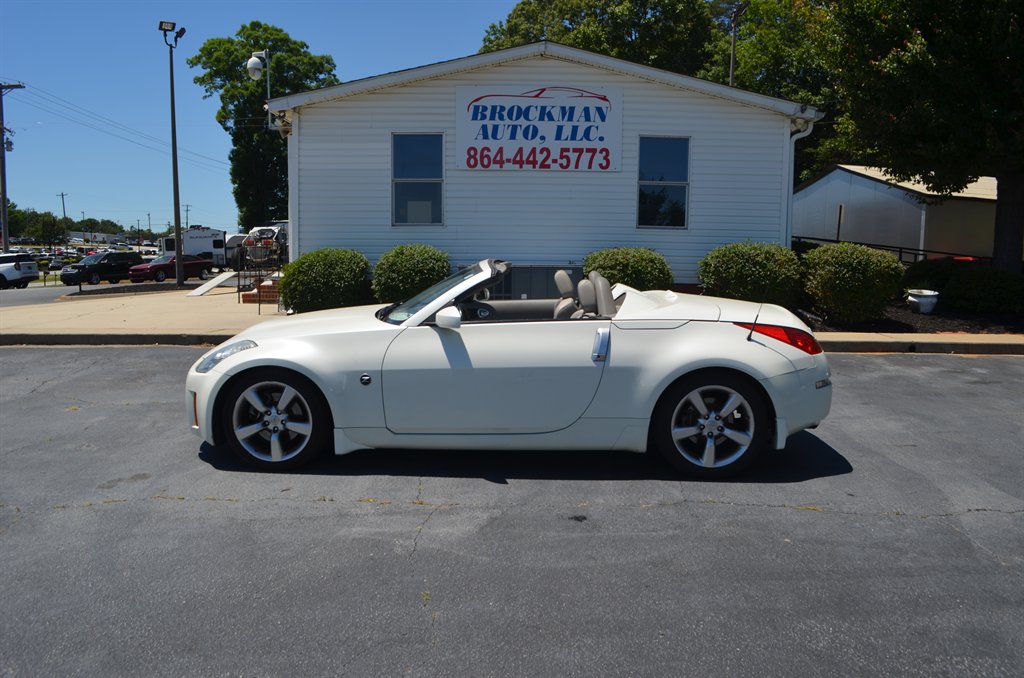 2008 Nissan 350Z Roadster's photo