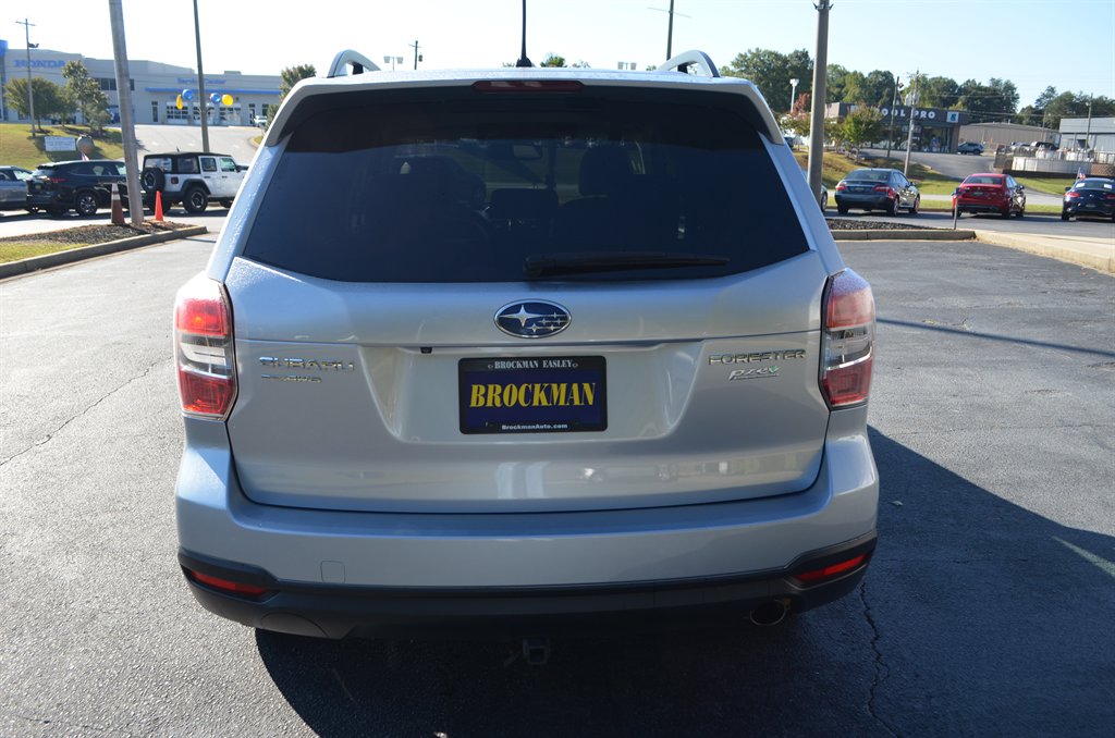 Subaru Forester photo 3