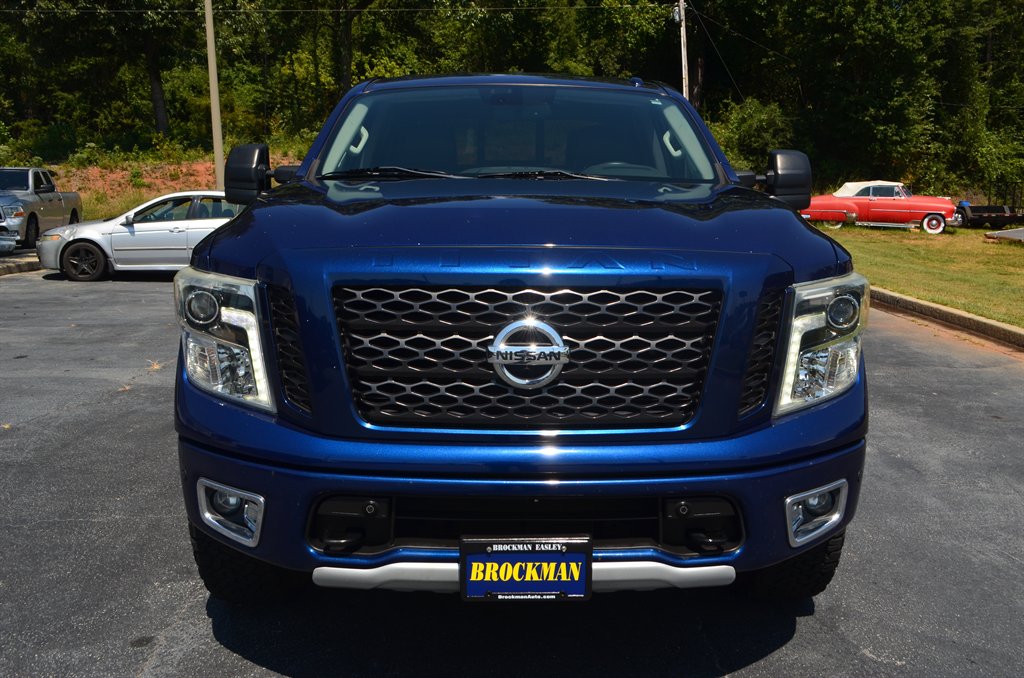 Nissan Titan photo 7