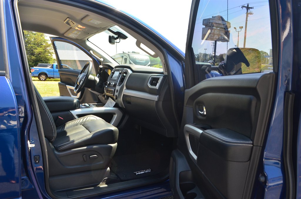 Nissan Titan photo 16