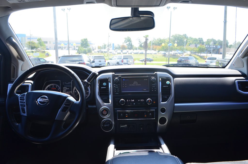Nissan Titan photo 19