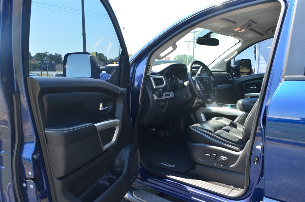 Nissan Titan photo 12