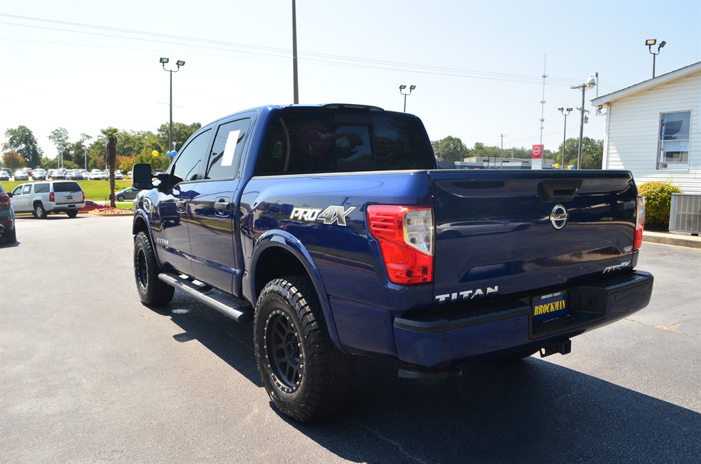 Nissan Titan photo 2
