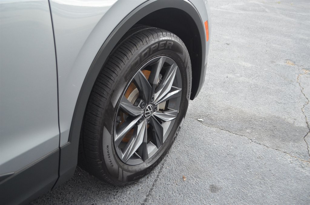 2022 Volkswagen Tiguan SE - Photo 12