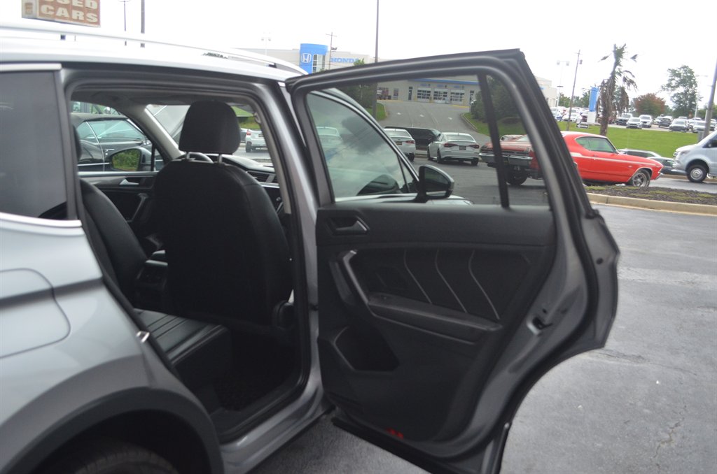 2022 Volkswagen Tiguan SE - Photo 16