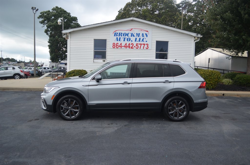 2022 Volkswagen Tiguan 2.0T SE's photo