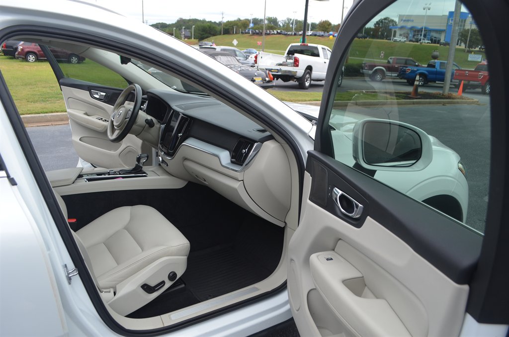 Volvo XC60 photo 17