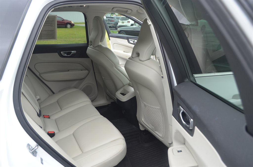 Volvo XC60 photo 16
